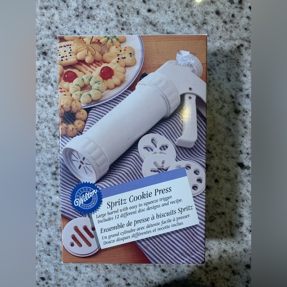 Wilton Kitchen Wilton Spritz Cookie Press 2 Interchangeable Cookie